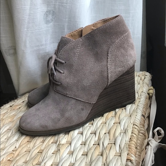 Lucky Brand Shylow Suede Ankle Booties Sz 7.5 - Picture 2 of 10
